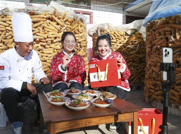 Vloggers, Live Streamers in Gansu Promote Local Specialties as Spring Festival Approaches