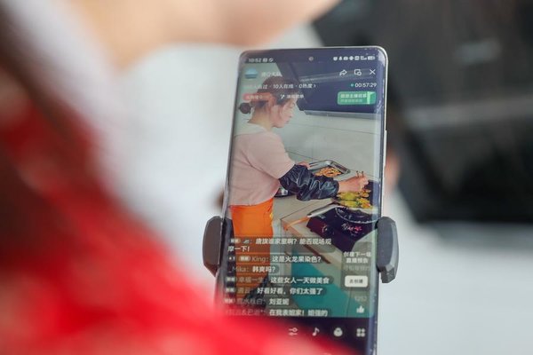 Vloggers, Live Streamers in Gansu Promote Local Specialties as Spring Festival Approaches