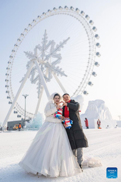 Free Group Wedding Held at Harbin Ice-Snow World