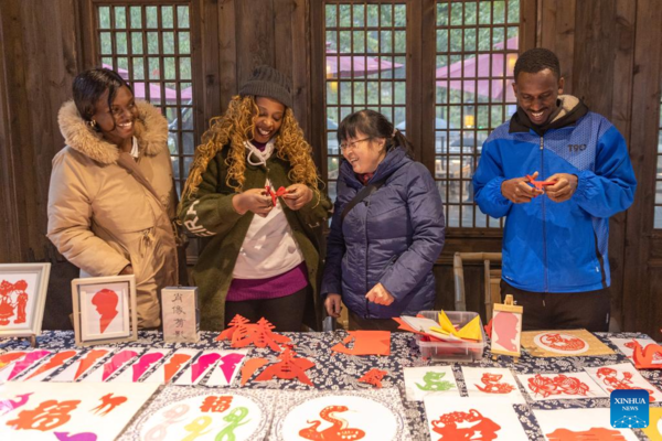 International Students Attend Cultural Event in Chongqing