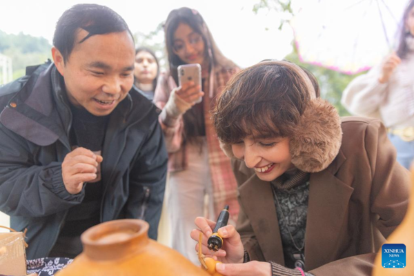 International Students Attend Cultural Event in Chongqing
