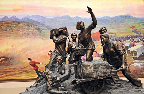 Volunteers Bring Women Red Army Soldiers' History to Life