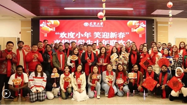 Foreign Students Unlock Charm of Spring Festival in Tianjin