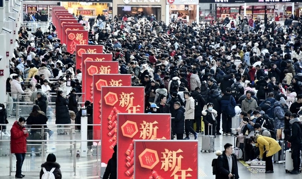 Chinese Ring in Year of the Snake with Travel, Spending Boom