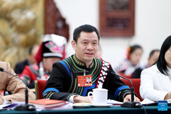 NPC Delegations Hold Meetings to Deliberate Government Work Report