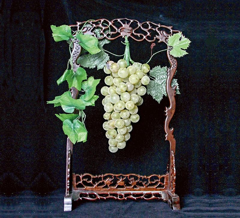 Mouth-Watering Glass Grapes Deliver Happiness, Prosperity