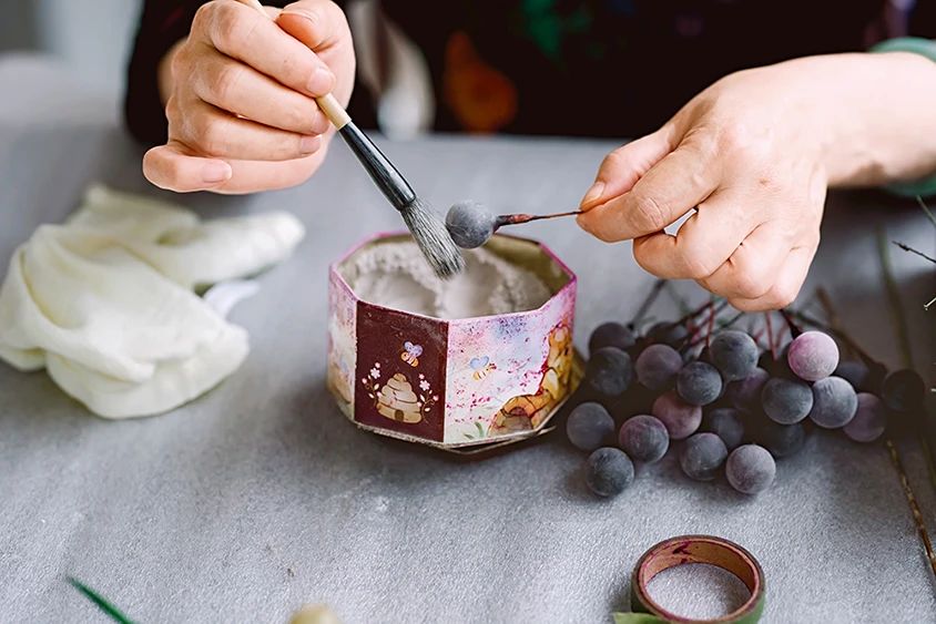 Mouth-Watering Glass Grapes Deliver Happiness, Prosperity