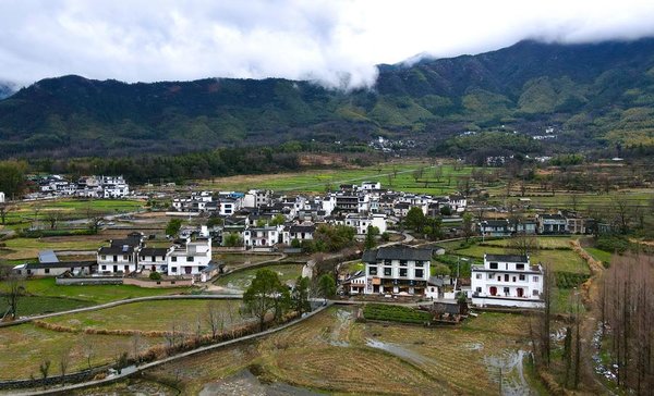 FPV Drone Tour: Visit Charming Hongcun Town in E China's Anhui