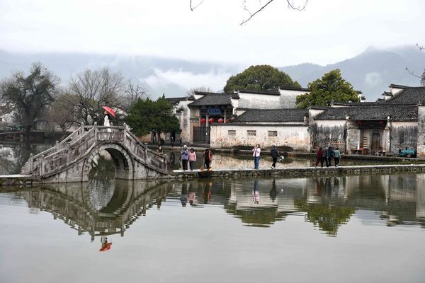 FPV Drone Tour: Visit Charming Hongcun Town in E China's Anhui