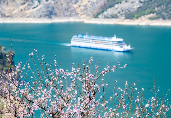 Spring Tourism Reflects the Economy Vitality Across China