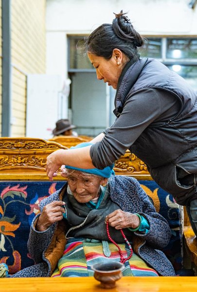 Yudron: Former Serf Witnesses Xizang's Development, Enjoys a Flourishing Life With Families
