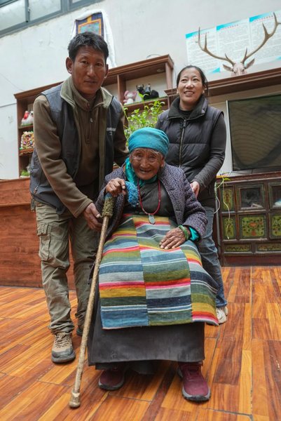 Yudron: Former Serf Witnesses Xizang's Development, Enjoys a Flourishing Life With Families