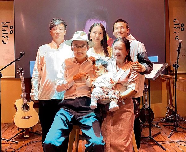 Happy Family Life 'Blooming Like a Beautiful Flower'