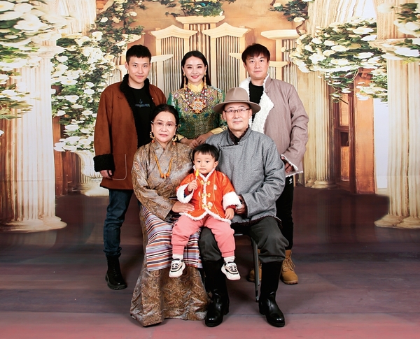 Happy Family Life 'Blooming Like a Beautiful Flower'