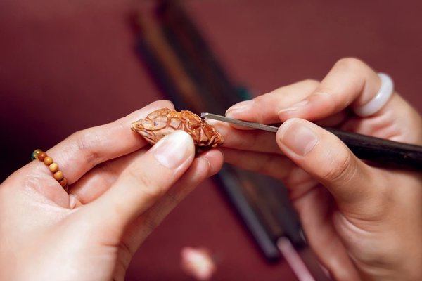Cultural Heritage | Carving Technique Engraves Boundless Universe on Tiny Kernels