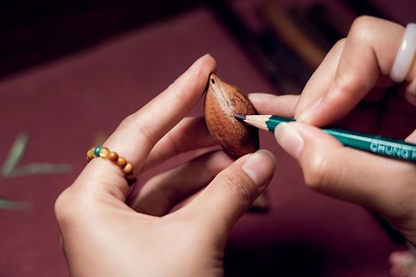 Cultural Heritage | Carving Technique Engraves Boundless Universe on Tiny Kernels