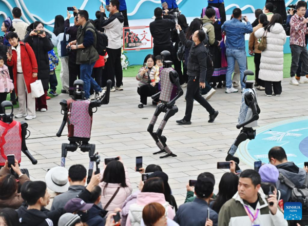Carnival Opens to Mark Sanyuesan Festival in Nanning, Guangxi