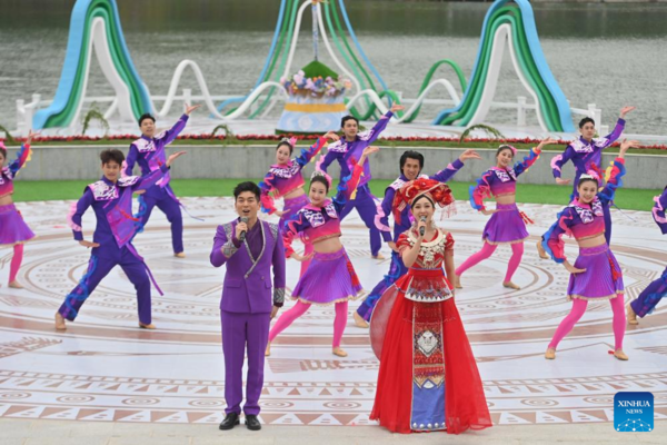 Carnival Opens to Mark Sanyuesan Festival in Nanning, Guangxi