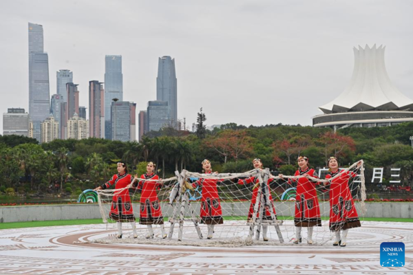 Carnival Opens to Mark Sanyuesan Festival in Nanning, Guangxi