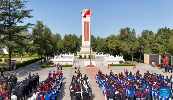 People Across China Pay Tribute to Martyrs Ahead of Qingming Festival