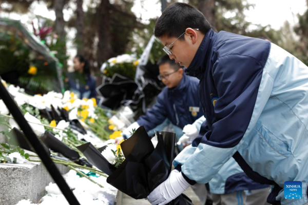 People Across China Pay Tribute to Martyrs Ahead of Qingming Festival