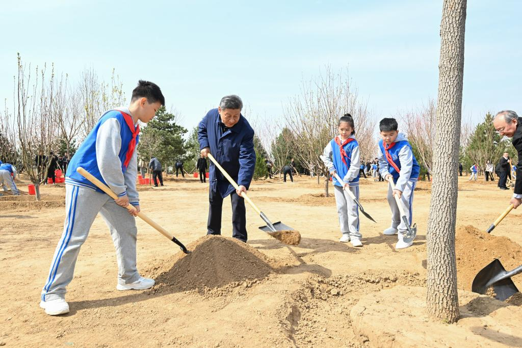 Xi Stresses Pooling Strength to Build Beautiful China