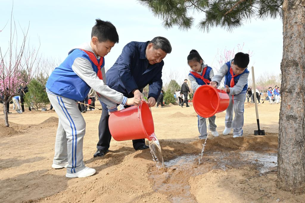 Xi Stresses Pooling Strength to Build Beautiful China