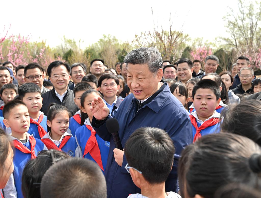 Xi Stresses Pooling Strength to Build Beautiful China