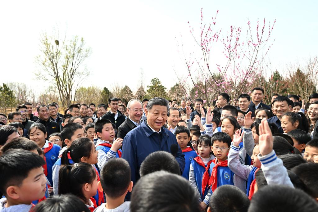 Xi Stresses Pooling Strength to Build Beautiful China