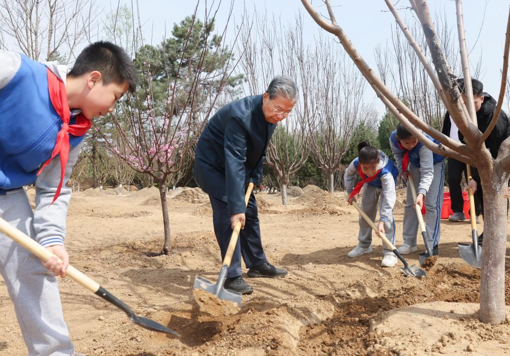 Xi Stresses Pooling Strength to Build Beautiful China