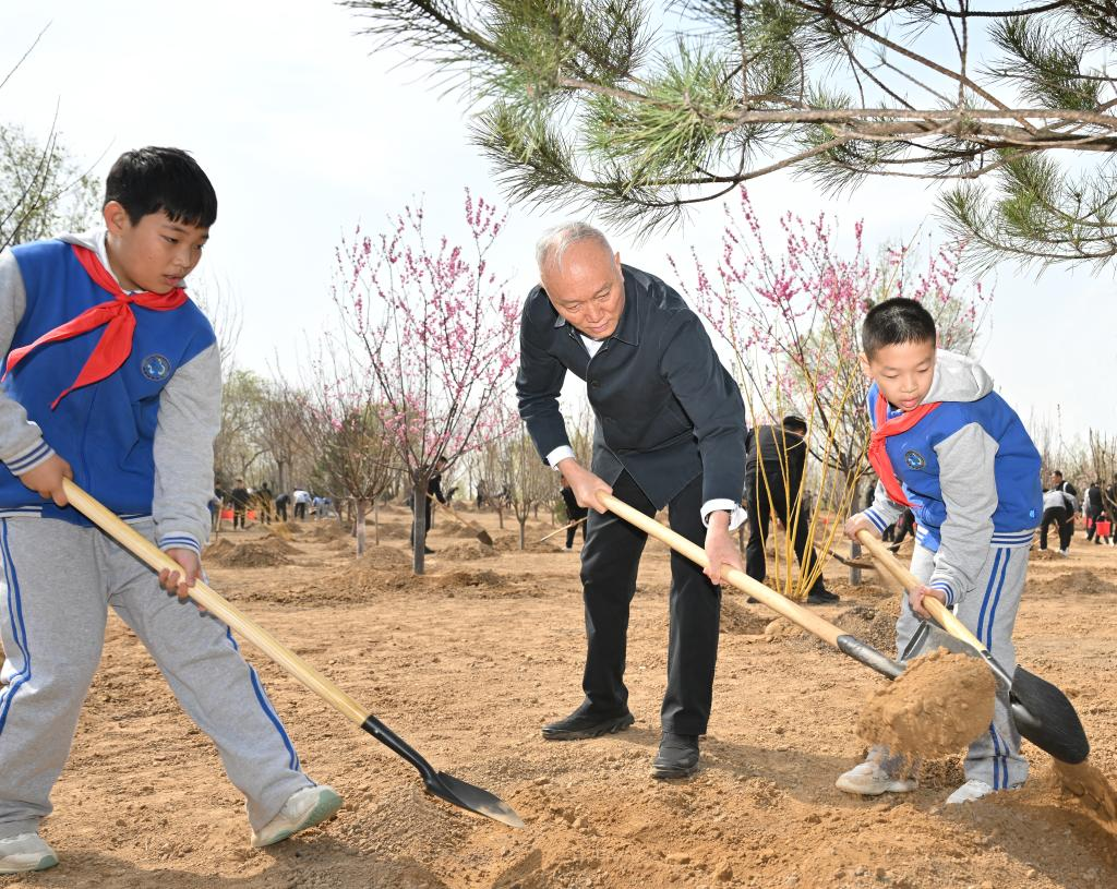 Xi Stresses Pooling Strength to Build Beautiful China