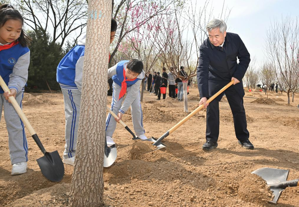 Xi Stresses Pooling Strength to Build Beautiful China