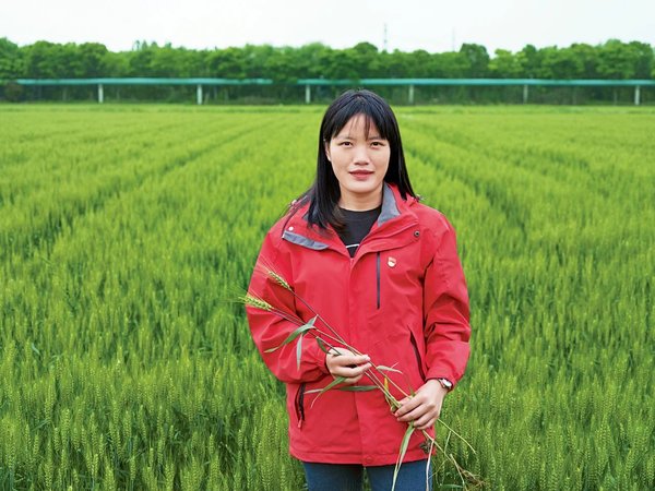 Beautiful New Farmers | Young Agricultural Machine Operator Realizes Dream in Fields