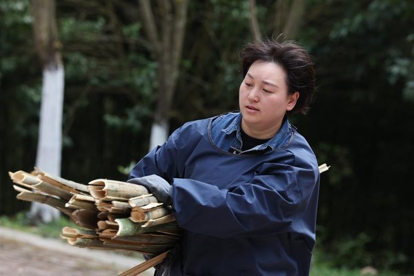A Keeper Grows Alongside Giant Pandas