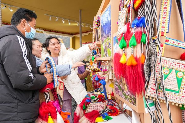 Nyingchi in SW China's Xizang Boosts Tourism with Flower Viewing