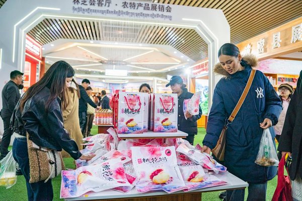 Nyingchi in SW China's Xizang Boosts Tourism with Flower Viewing