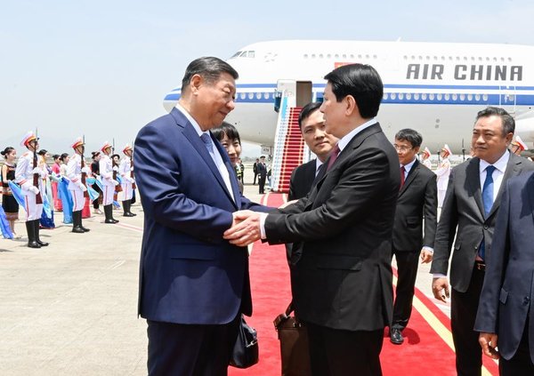 Xinhua Headlines: Xi's Visit to Strengthen China-Vietnam Bond, Regional Growth