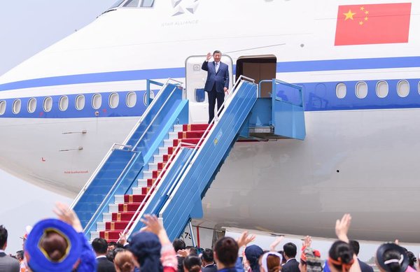 Xinhua Headlines: Xi's Visit to Strengthen China-Vietnam Bond, Regional Growth