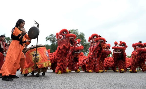 Xi Arrives in Kuala Lumpur for State Visit to Malaysia