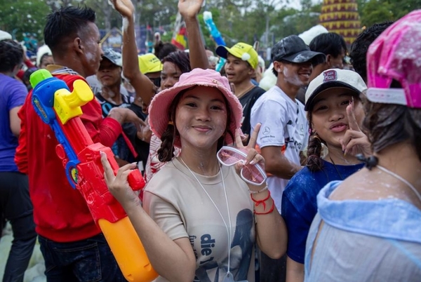 Feature: Amidst Khmer New Year Festivities, Cambodia Hugs Old Friend from China