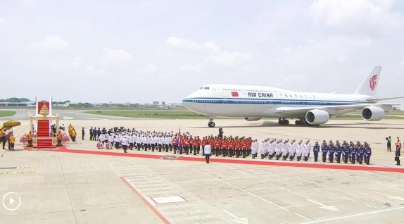 China, Cambodia Vow to Forge All-Weather Community with Shared Future in New Era