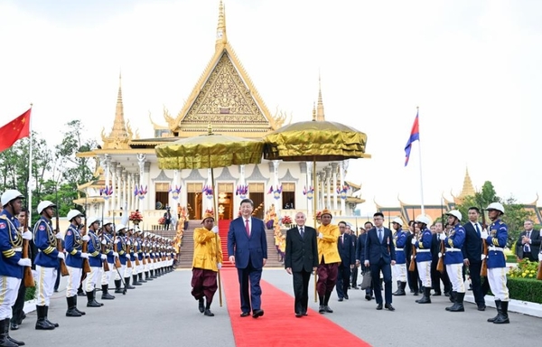 China, Cambodia Vow to Forge All-Weather Community with Shared Future in New Era