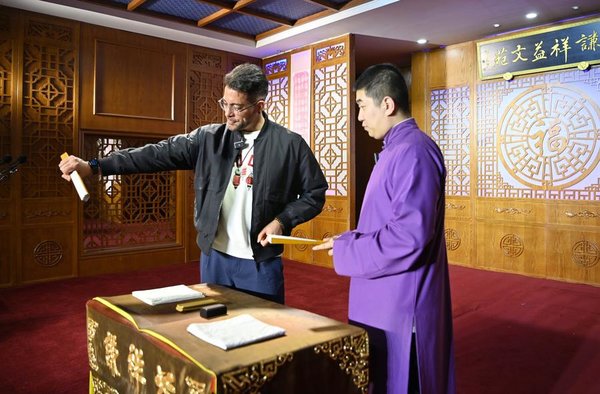 Venezuelan Expat Dedicated to Promoting Xiangsheng in Spanish-speaking World