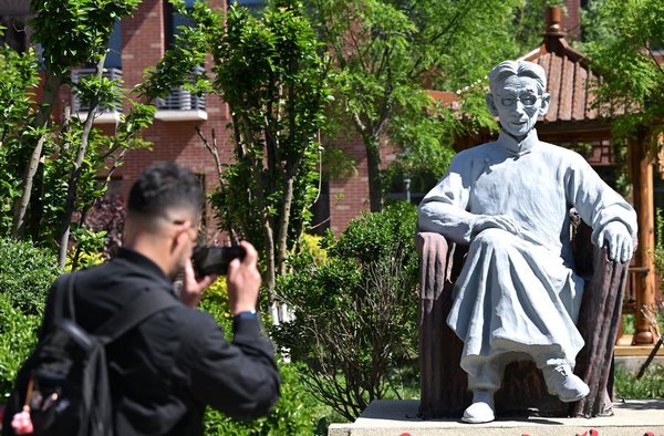 Venezuelan Expat Dedicated to Promoting Xiangsheng in Spanish-speaking World