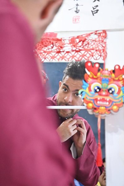 Venezuelan Expat Dedicated to Promoting Xiangsheng in Spanish-speaking World