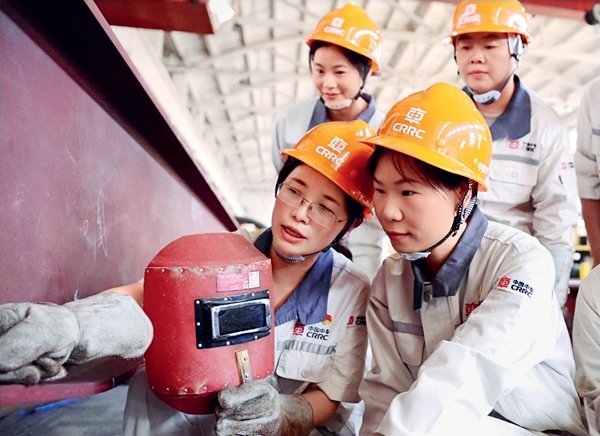 Women Technicians Heighten Reputation of Made-in-China Vehicles