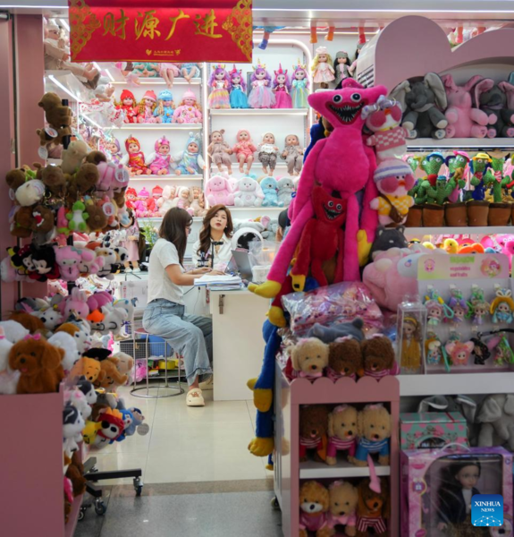 AI Helps Boost Business Development in China's Yiwu