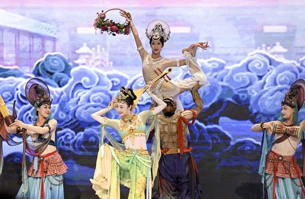 German Sinologist Amazed by Splendid Dunhuang Culture