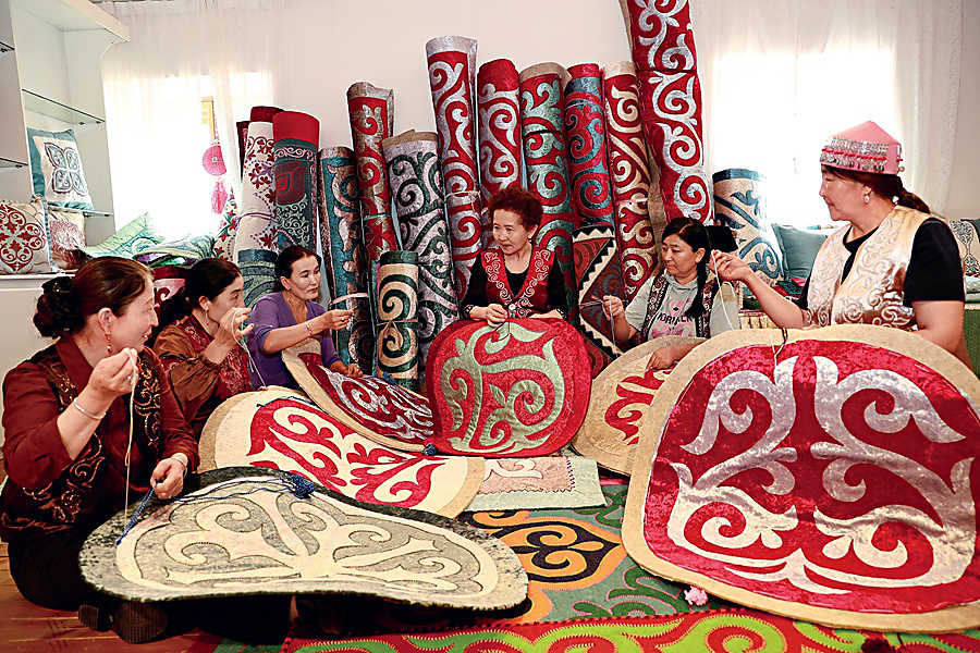 5. 《指尖上的“非遗”》丁宁.jpg