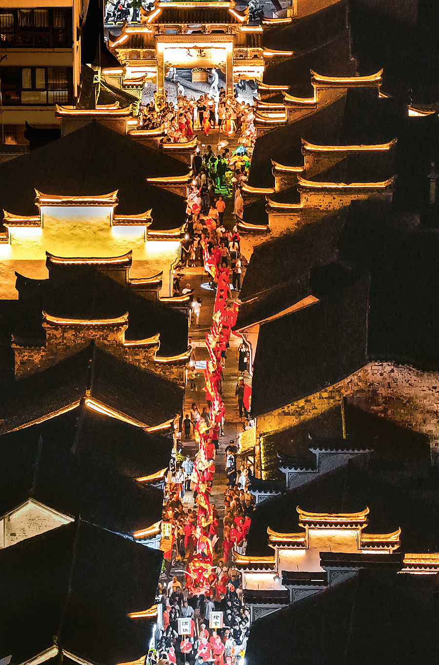 13.《板凳天梯·龙叩清霄》  黎莹洁摄影.jpg